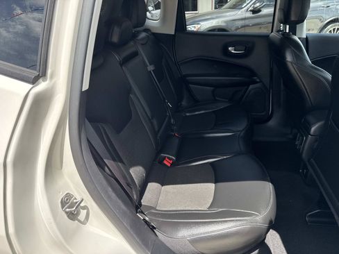 Used 2021 Jeep Compass Latitude FWD image 9
