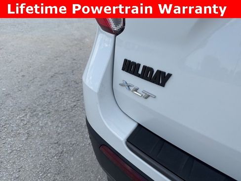 Used 2022 Ford Explorer XLT w/ Equipment Group 202A image 9