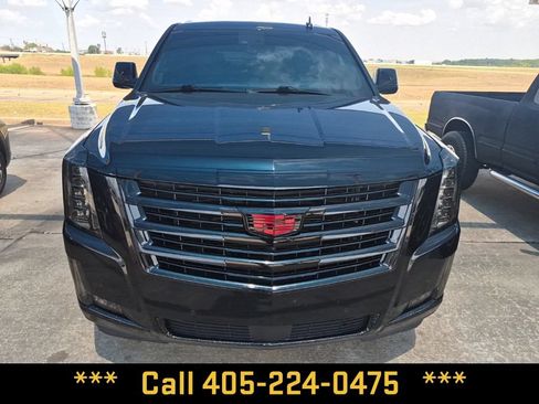 Used 2018 Cadillac Escalade Platinum AWD/4WD image 21
