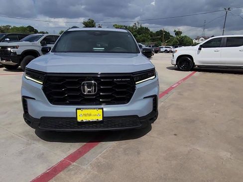 Used 2025 Honda Pilot Black Edition image 3