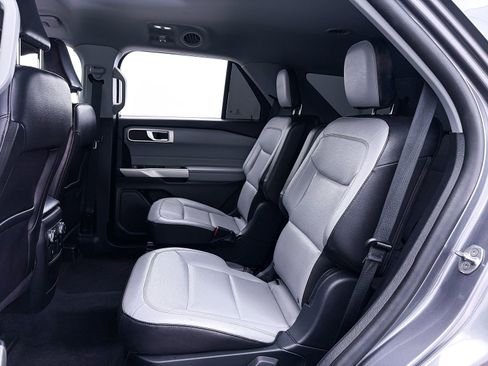 Used 2021 Ford Explorer XLT w/ Equipment Group 202A RWD image 31