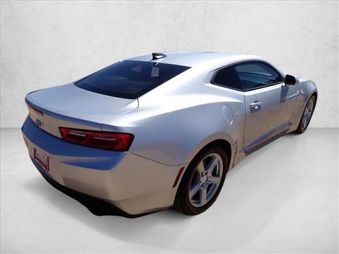 Used 2018 Chevrolet Camaro LT RWD image 4