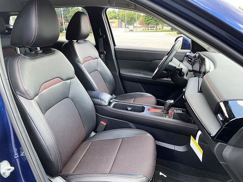 Certified 2025 Nissan Kicks SR FWD image 17