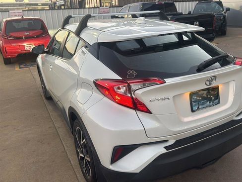 Used 2021 Toyota C-HR XLE image 6