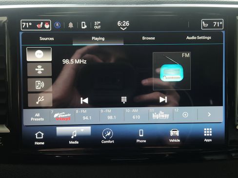 Used 2023 Chrysler Pacifica Touring-L image 19