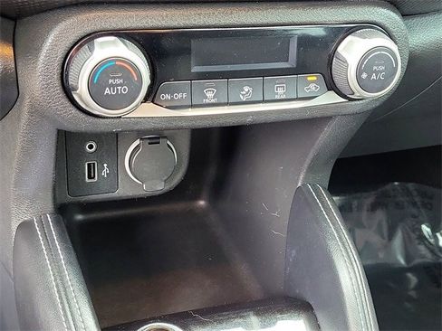 Used 2018 Nissan Kicks SV image 17