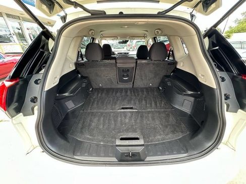 Used 2019 Nissan Rogue SV w/ Premium Package AWD/4WD image 16