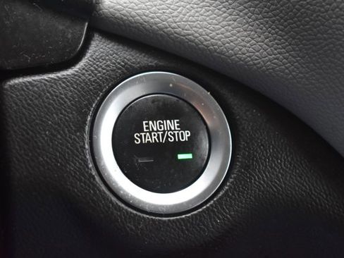 Used 2019 Chevrolet Equinox LS w/ LS Convenience Package image 28