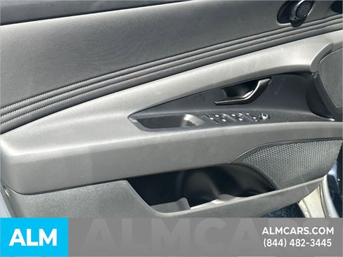 Used 2025 Hyundai Elantra Sport image 11