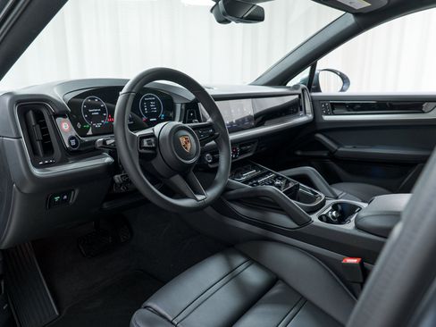 New 2026 Porsche Cayenne Coupe AWD/4WD image 4