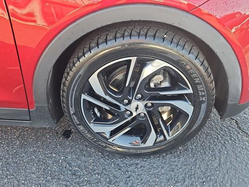 Used 2023 Chevrolet Bolt LT w/ Infotainment Package image 33