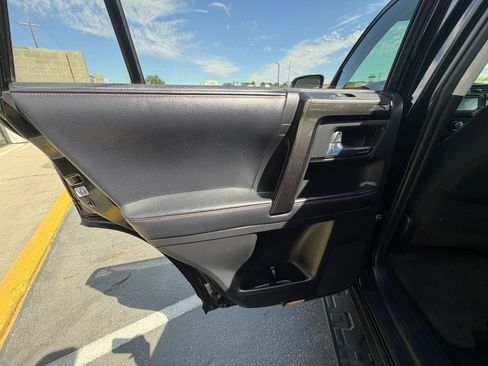 Used 2017 Toyota 4Runner TRD Off-Road AWD/4WD image 19