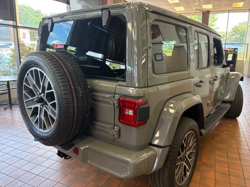 Used 2023 Jeep Wrangler Unlimited Sahara AWD/4WD image 11