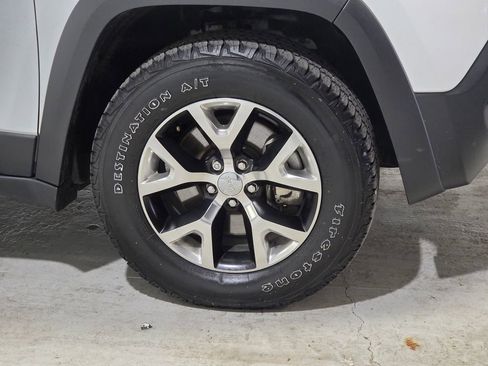 Used 2016 Jeep Cherokee Trailhawk w/ Cold Weather Group image 14