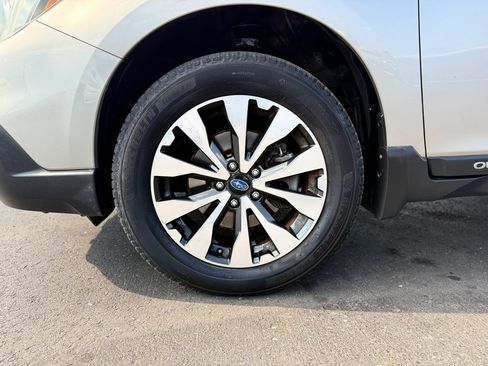 Used 2017 Subaru Outback 2.5i Limited AWD/4WD image 43