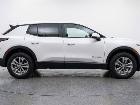 Used 2025 Chevrolet Equinox LT FWD image 11