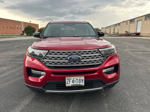 Used 2024 Ford Explorer Limited w/ Equipment Group 301A AWD/4WD image 2