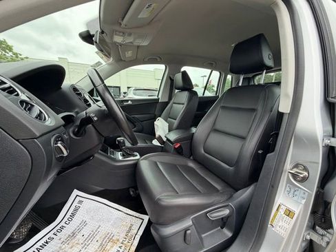 Used 2017 Volkswagen Tiguan S FWD image 6