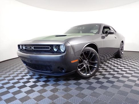 Used 2019 Dodge Challenger SXT RWD image 2