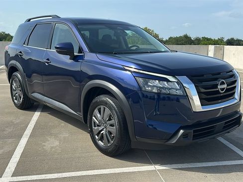 Used 2025 Nissan Pathfinder SV FWD image 14