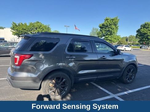 Used 2017 Ford Explorer XLT w/ Equipment Group 202A image 7