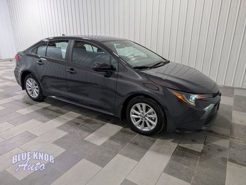 Used 2025 Toyota Corolla LE w/ LE Premium Package image 5