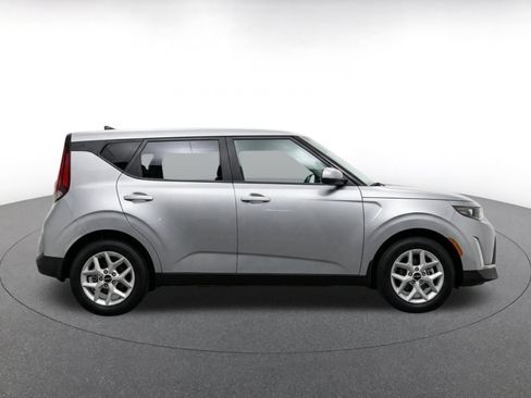 Used 2025 Kia Soul LX w/ LX Technology Package FWD image 14