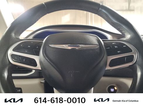 Used 2018 Chrysler Pacifica Touring-L image 22