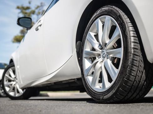 Used 2016 Lexus IS 200t RWD image 19