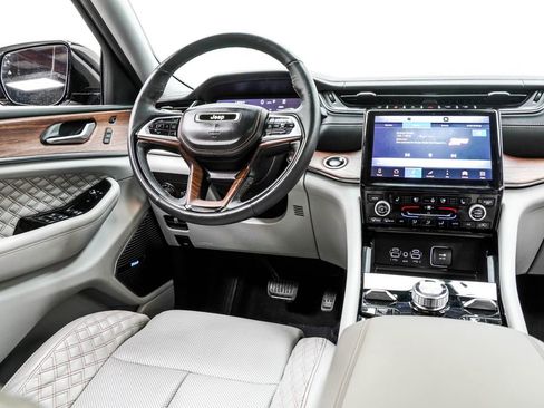 Used 2023 Jeep Grand Cherokee L Summit w/ Advanced Protech Group IV AWD/4WD image 25