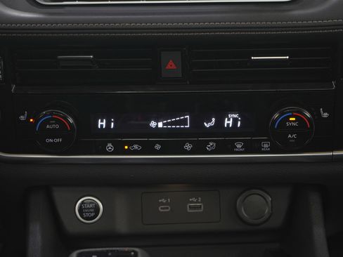 Used 2021 Nissan Rogue SV w/ Premium Package image 19