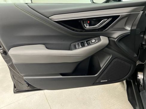 Used 2025 Subaru Outback Onyx Edition image 11