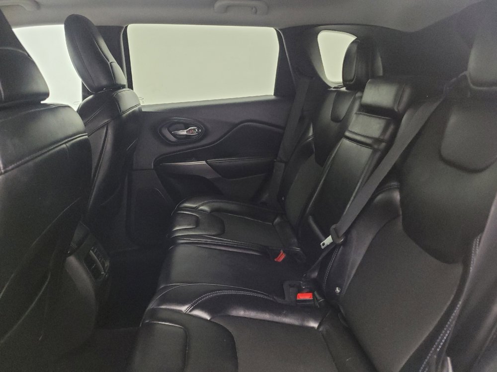 Used 2019 Jeep Cherokee Latitude Plus w/ Trailer Tow Group AWD/4WD image 18