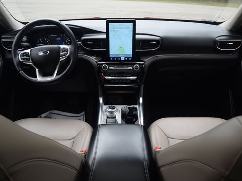 Used 2023 Ford Explorer Limited w/ Limited Technology Package image 8