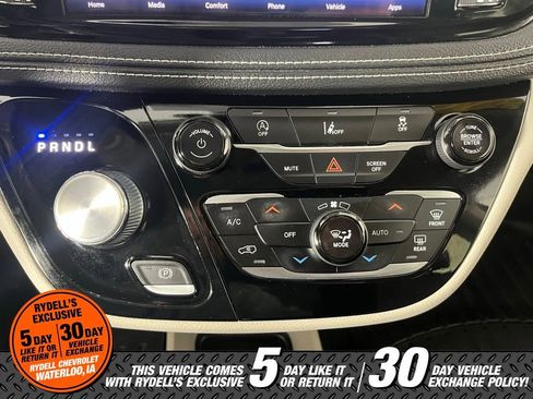 Used 2022 Chrysler Pacifica Touring-L image 31