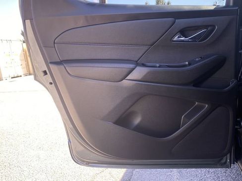 Used 2023 Chevrolet Traverse LT image 32