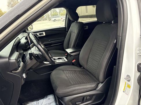 Used 2020 Ford Explorer XLT image 26