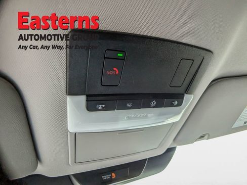 Used 2022 Nissan Pathfinder SV AWD/4WD image 23