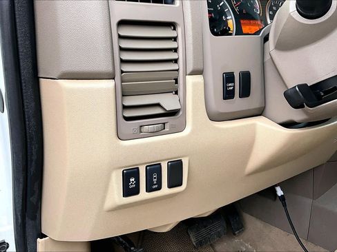 Used 2015 Nissan Titan SV w/ SV Value Truck Package image 37