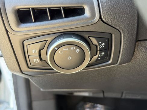 Used 2016 Ford Focus SE w/ Equipment Group 201A FWD image 39