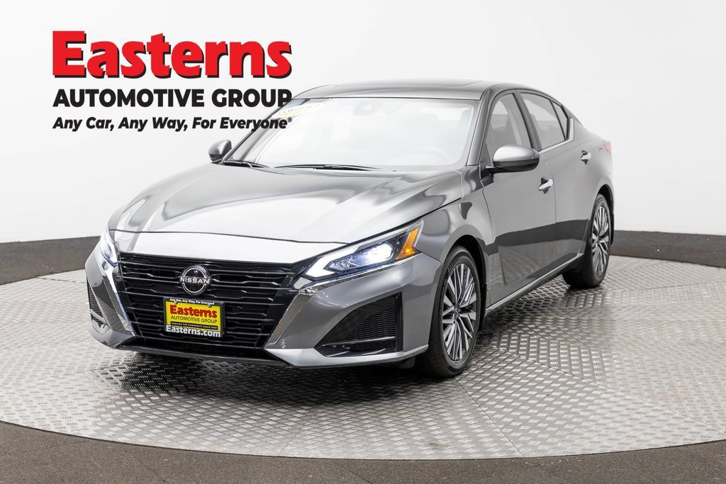 Used 2023 Nissan Altima 2.5 SV w/ SV Premium Package FWD image 1