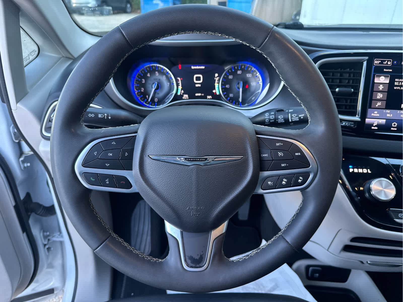 Used 2024 Chrysler Pacifica Touring-L FWD image 22
