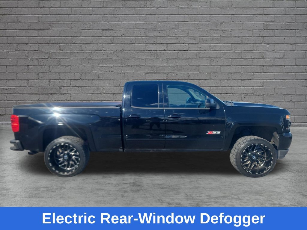 Used 2017 Chevrolet Silverado 1500 LT w/ Midnight Edition AWD/4WD image 10
