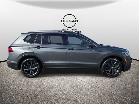 Used 2023 Volkswagen Tiguan SE image 5