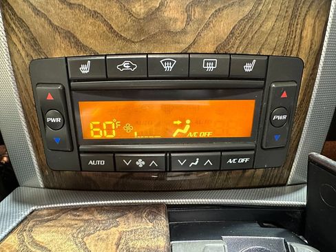 Used 2009 Cadillac XLR V RWD image 39