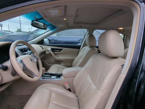 Used 2013 Nissan Altima 3.5 SL w/ Technology Pkg FWD image 6