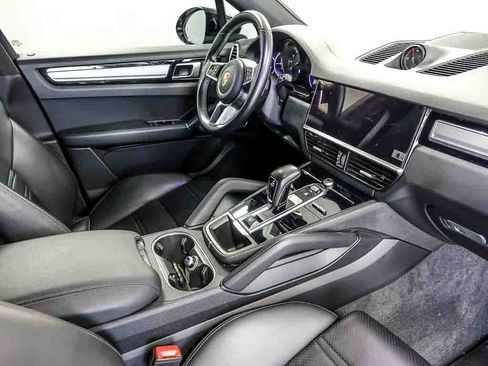 Used 2022 Porsche Cayenne Platinum Edition AWD/4WD image 31