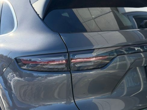 Used 2023 Porsche Cayenne image 15