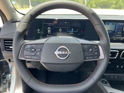 New 2026 Nissan Sentra SR w/ Floor Mat Package FWD image 9
