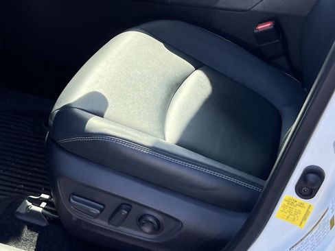 Used 2022 Toyota RAV4 XLE Premium image 14